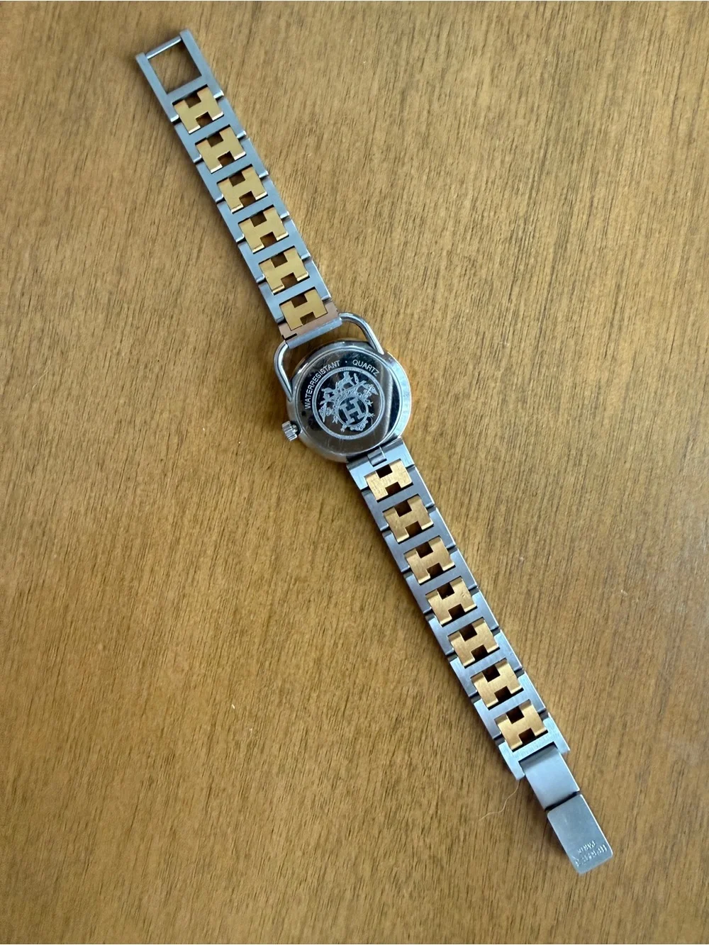 AUTH Hermès Two-Tone Round Dial Women's Watch in Cream and Gold